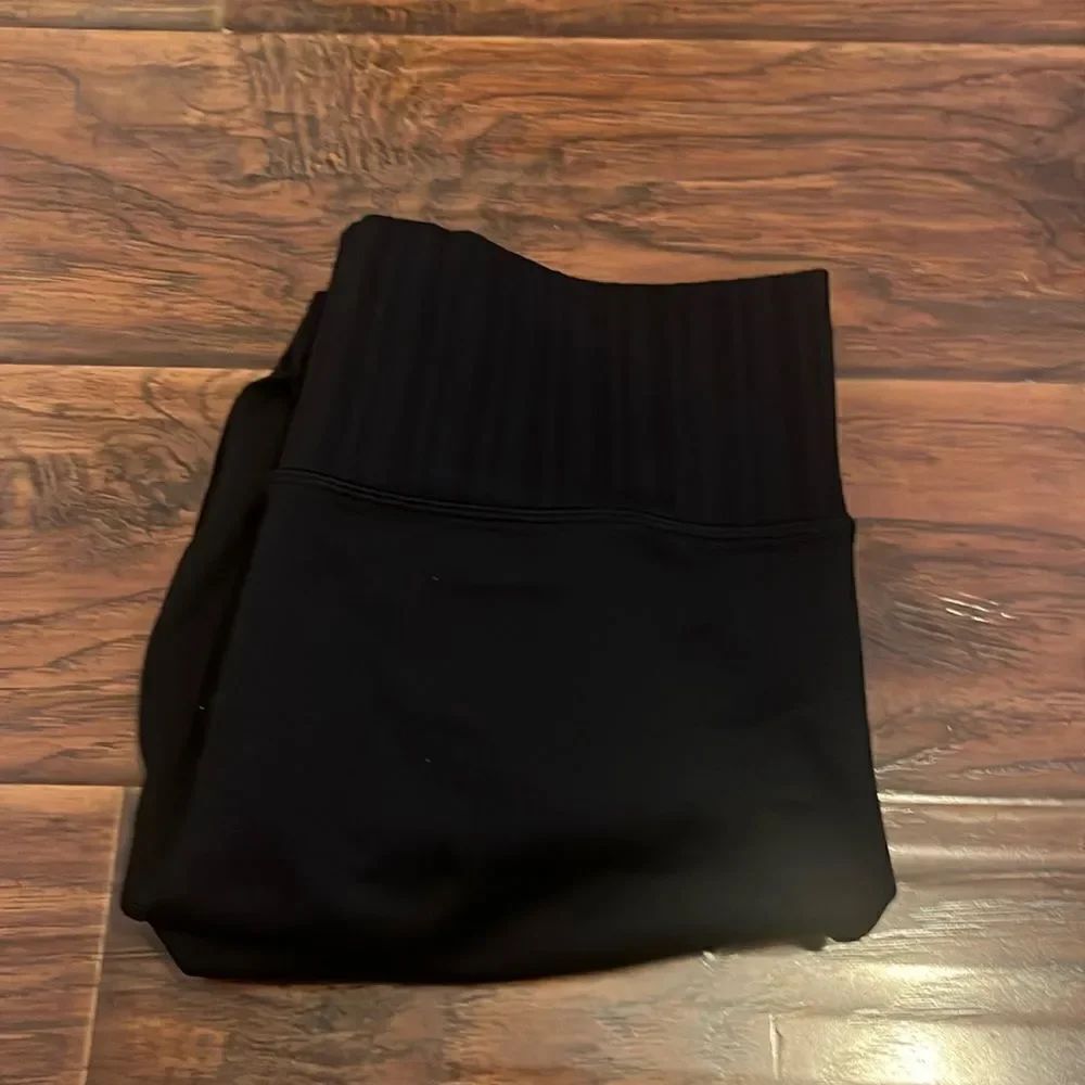 Athleta Black Mesh Detailing Athletic Cropped Leggings